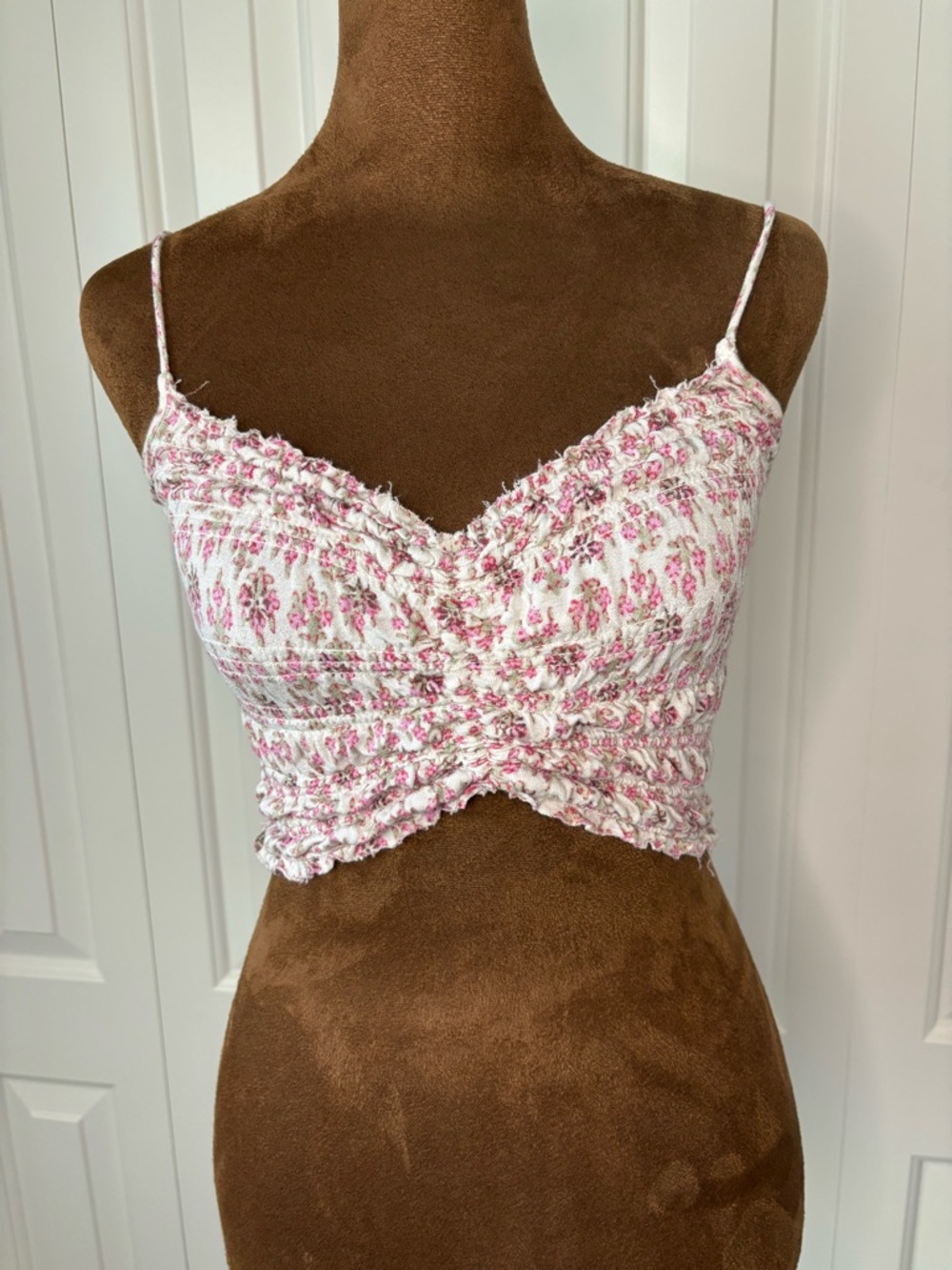 Urban Outfitters Floral Pink Smocked Crop Cami Top, size XS - Picture 2 of 10